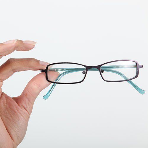 Pregúntanos por la adaptación personalizada de progresivos y adapta tu mirada a tu vida. En nuestras dos ópticas en Barcelona cuidamos de tu salud visual, adaptando tus gafas o lentes de contacto.