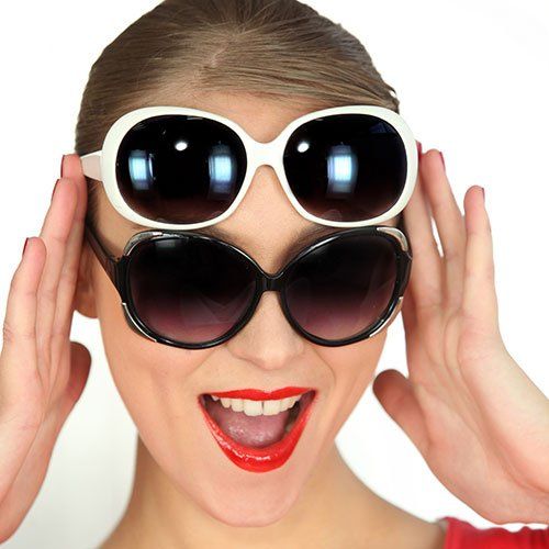 Disponemos de gafas de sol de todos los estilos, desde el más deportivo al más clásico. Para los pequeños de la casa, también contamos con una gama específica de gafas de sol infantiles. ¡Disfruta del bien tiempo con protección!
